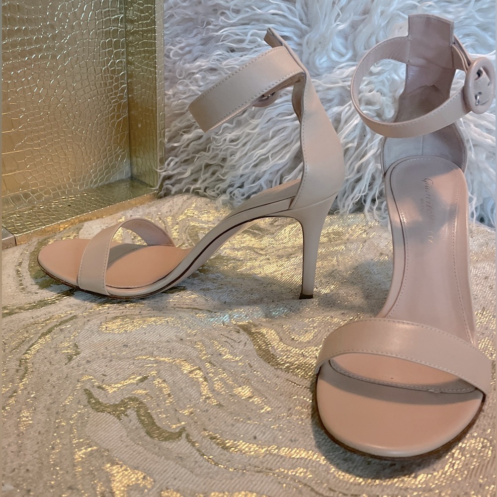 Gianveito Rossi nude color soft leather 3 1/4” strappy pump sandal. WORN 1x!!!!!